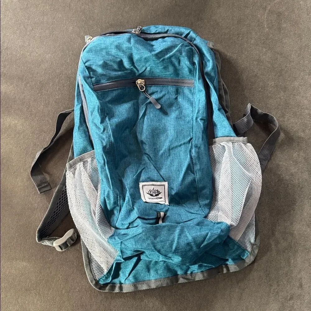 Unisex Teal Lightweight Hiking Backpack Daypack 12L NEW